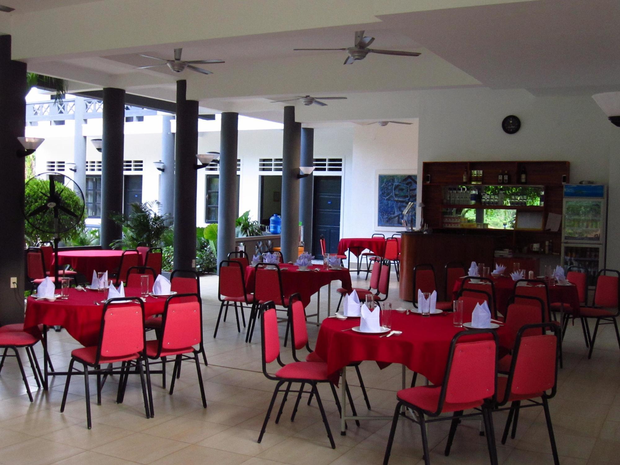 Sai Gon Phong Nha Hotel Донгхой Экстерьер фото